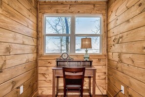 Interior - 2 King Suites • Near Downtown • Hot Tub • 3 Pools • Dog Friendly • Mountain View (Gatlinburg)