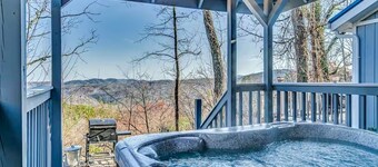 2 King Suites • Near Downtown • Hot Tub • 3 Pools • Dog Friendly • Mountain View