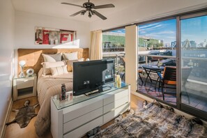 2 slaapkamers, een bureau, een strijkplank/strijkijzer, wifi