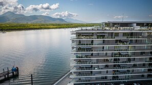 Exterior - Belle Escapes 25 Harbour Lights with Magical Water Views (Cairns City)