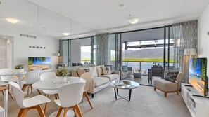 Smart TV - Belle Escapes 25 Harbour Lights with Magical Water Views (Cairns City)