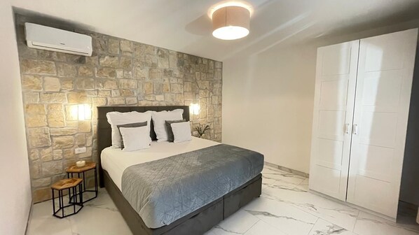 3 bedrooms, iron/ironing board, travel cot, free WiFi