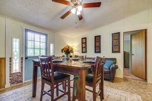 Dining - 4 Mi to Bennett Spring SP: Dog-Friendly Home! (Lebanon)
