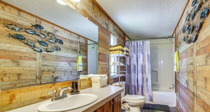 4 Mi to Bennett Spring SP: Dog-Friendly Home!