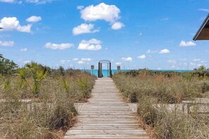 Property grounds - Top Floor Penthouse! 5 Bikes+Pool & (Deeded) Beach! Bunks! Perfect for Families! (Santa Rosa Beach)