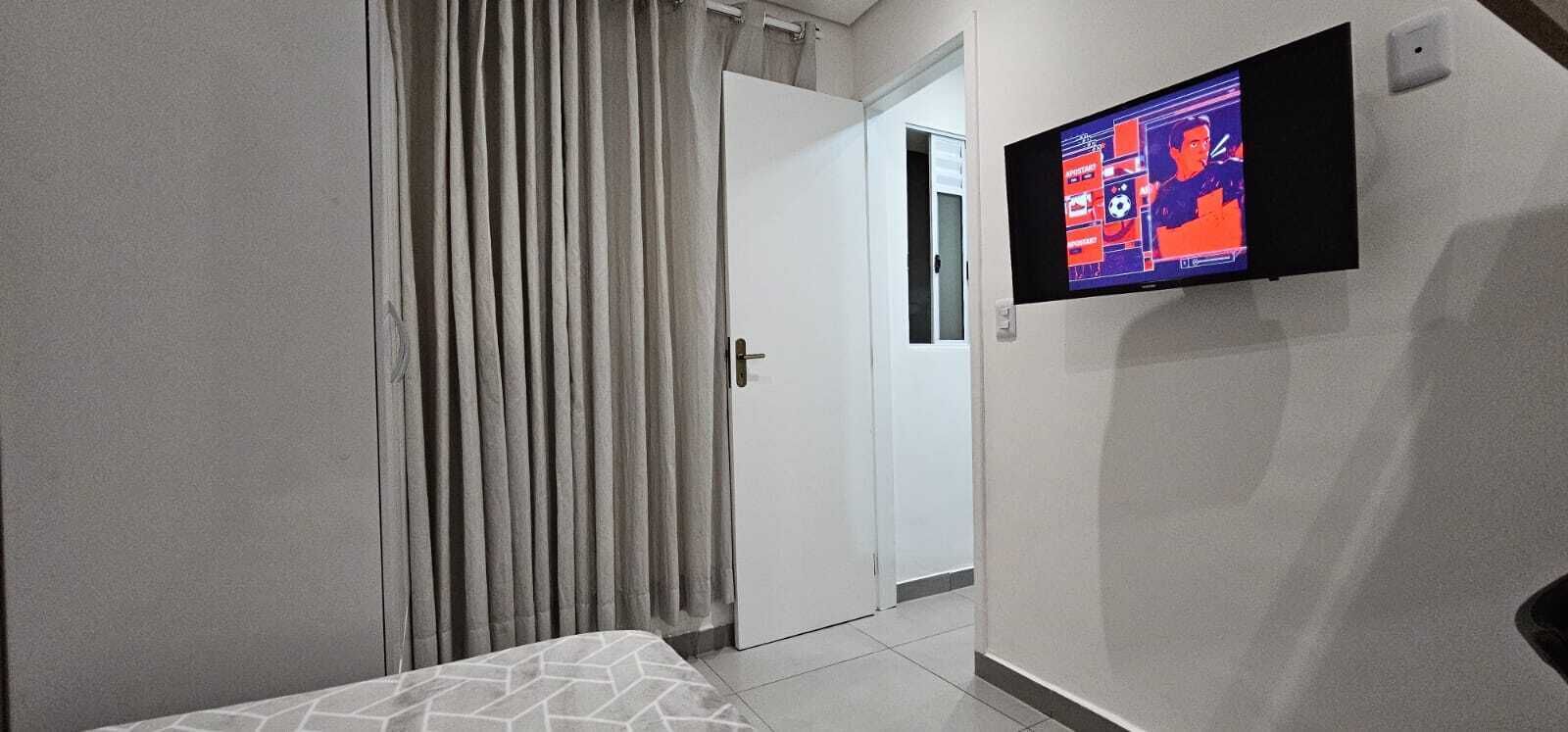 1 quarto, escrivaninha, ferros/tábuas de passar roupa, Wi-Fi de cortesia