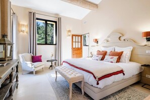 6 chambres, fer et planche à repasser, lit de bébé portatif, Wi-Fi