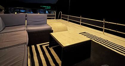 Houseboat Retreat on Norris Lake