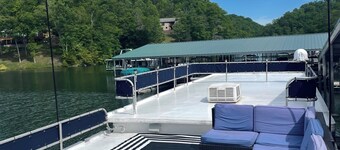Houseboat Retreat on Norris Lake
