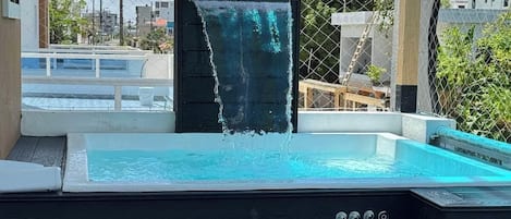 Baignoire à remous extérieure