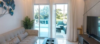 Tropico Smart by Suarez Properties | 2BR & Jacuzzi
