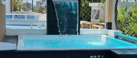 Bain à remous extérieur