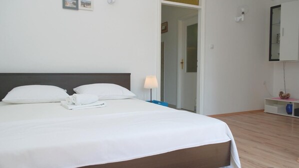 2 chambres, fer et planche à repasser, lit parapluie, Wi-Fi gratuit