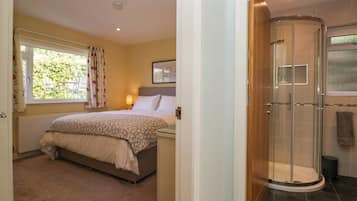 3 bedrooms, individually decorated, individually furnished, free WiFi