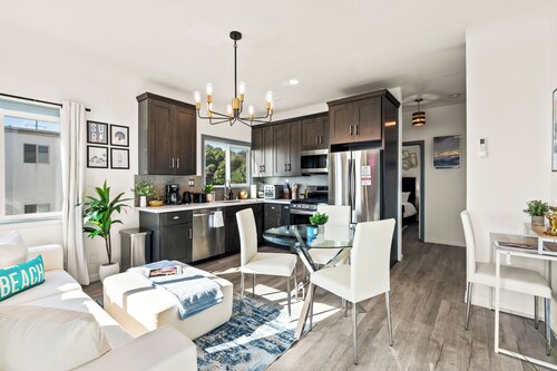 Newly Remodeled Cozy Beach Retreat + Ocean Views