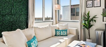 Newly Remodeled Cozy Beach Retreat + Ocean Views