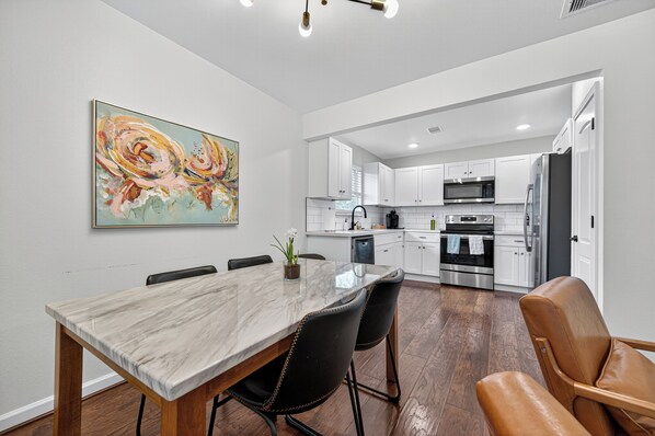 Dining - 2BR Elegant, Clean, & Comfy! near NRG and Med Ctr (Houston)