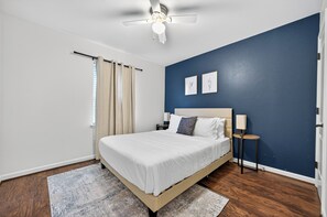 2 makuuhuonetta, silitysrauta/-lauta, ilmainen Wi-Fi, vuodevaatteet