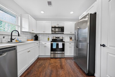 2BR Elegant, Clean, & Comfy! near NRG and Med Ctr