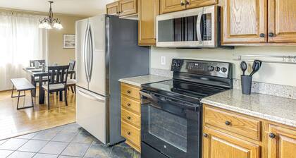 1 Block to Dtwn Oskaloosa: Family Home w/ Deck!