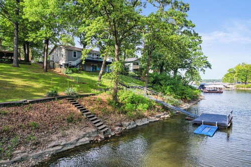 Lakefront Home on Grand Lake in Grove – Dock, 10 Beds, Game Room, Honey Creek