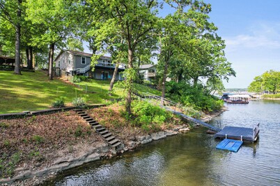 Lakefront Home on Grand Lake in Grove – Dock, 10 Beds, Game Room, Honey Creek