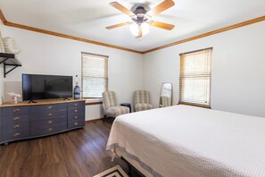 4 bedrooms, iron/ironing board, free WiFi, bed sheets