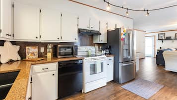 冰箱、微波炉、烤箱、炉灶