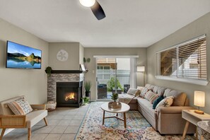 Smart TV, fireplace