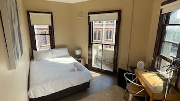 Habitación doble económica | Cortinas blackout, wifi gratis y ropa de cama