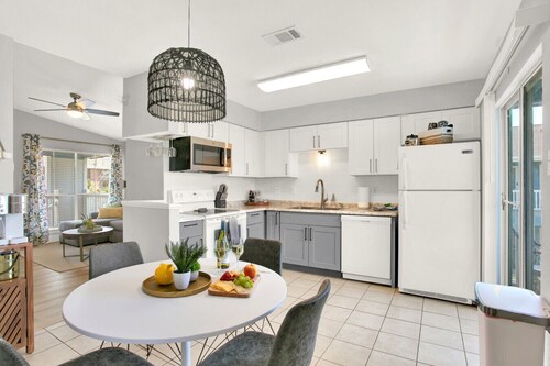 Walk 2 Beach | Pool | Pet Friendly | Beach Gear