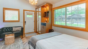 A bedroom with a bed, a dresser, a vanity, and a window with blinds. - Boutique-Style Barn Stay 4 Mi to Franklin Main St (Franklin)