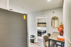 2 bedrooms, internet, bed sheets - 2 Mi to Waterfront: Walkable Fall River Apartment! (Fall River)