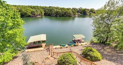 Swim & Boat Docks: Lakefront Gem in Bella Vista!