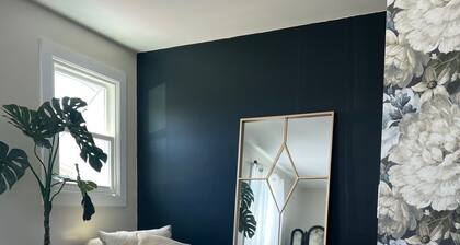 The Hiatt House, 1800sf Wedding Lodging or Executives an unexpected elegant gem