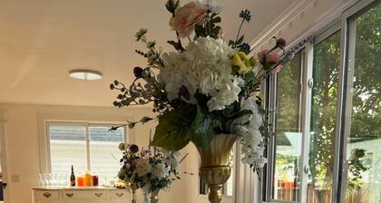 The Hiatt House, 1800sf Wedding Lodging or Executives an unexpected elegant gem