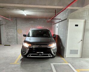 Electric vehicle charging station