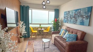 Departamento Confort, 3 habitaciones, balcón, vista a la playa | Área de sala de estar | Televisión de pantalla plana 