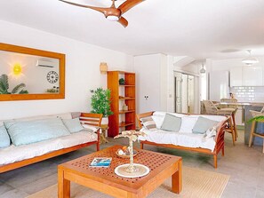 TV - Villa Côté Sable, Accès plage, Vue mer, Elégance (Orient Bay)