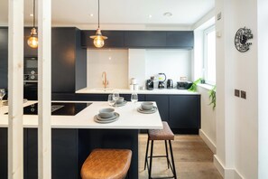 House | Private kitchen | Fridge, microwave, oven, stovetop