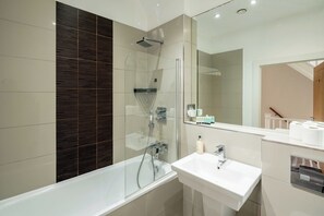 Maison | Salle de bain | Douche, serviettes fournies