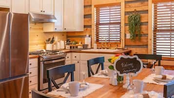 Fridge, oven, stovetop, coffee/tea maker