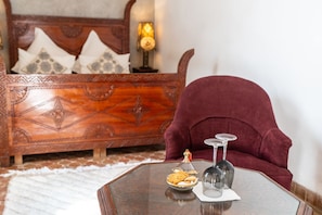 Deluxe Suite, Ensuite (Aladdin) | In-room safe, individually decorated, individually furnished, free WiFi