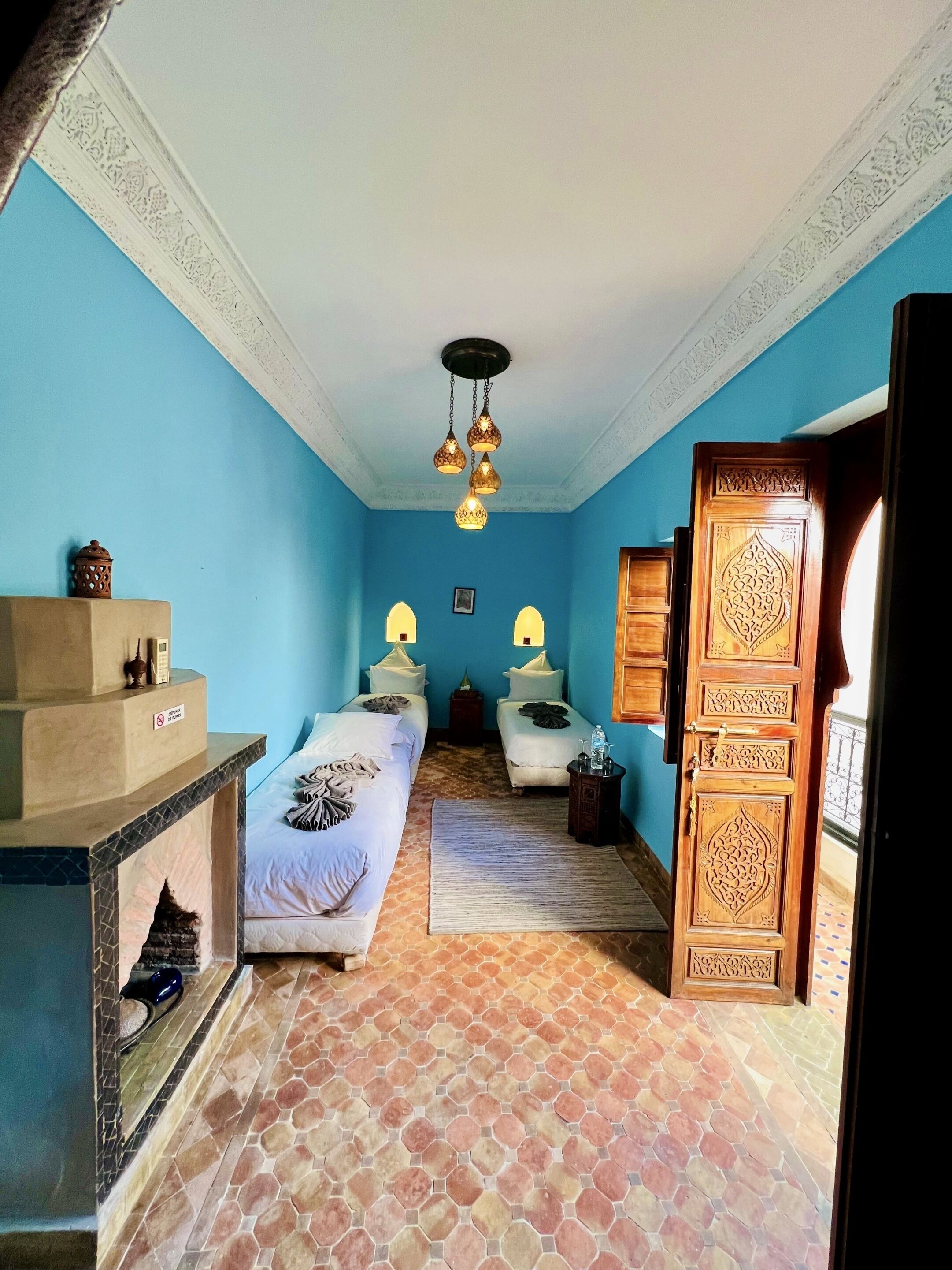 Tremannsrom – deluxe, eget bad (Yasmine ) | Safe på rommet, individuelt dekorert og individuelt innredet