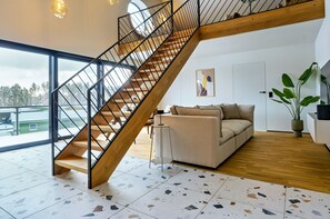 Smart-TV, Tischfußball, Tischtennisplatte, Stereoanlage