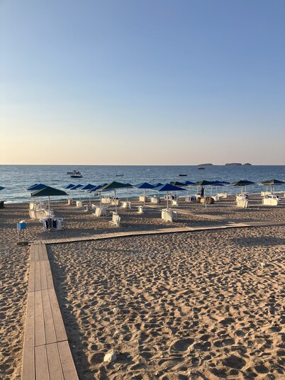 Charming 2-bedroom villa on the Beach with AC, WiFi in Tekirova