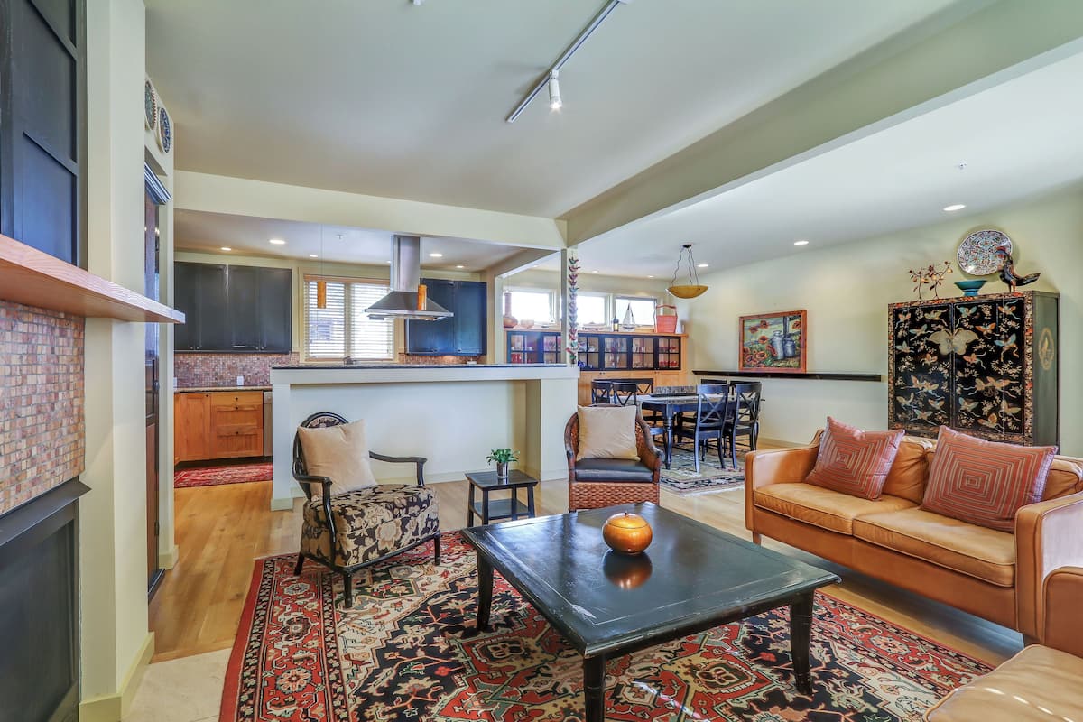 Superior Townhome, Marina View | 2 bedrooms, premium bedding, individually decorated