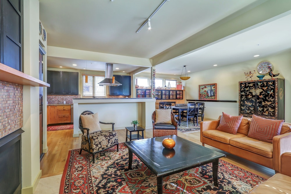 The Eagle Harbor Inn a Boutique Hotel by null