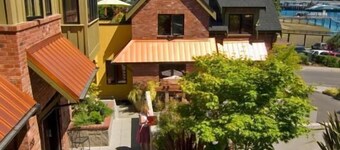 The Eagle Harbor Inn