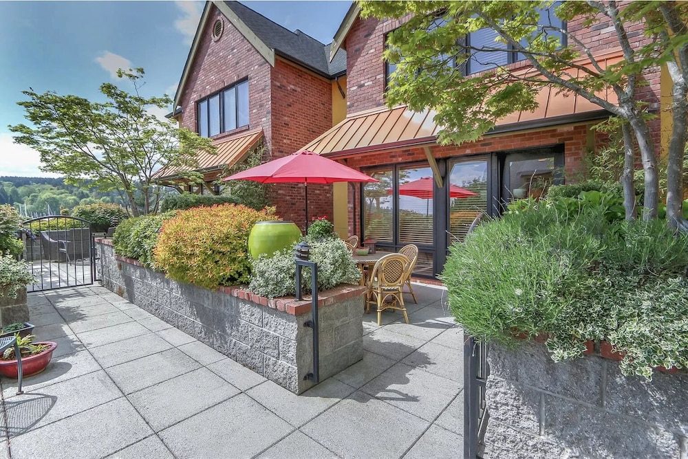 The Eagle Harbor Inn a Boutique Hotel by null